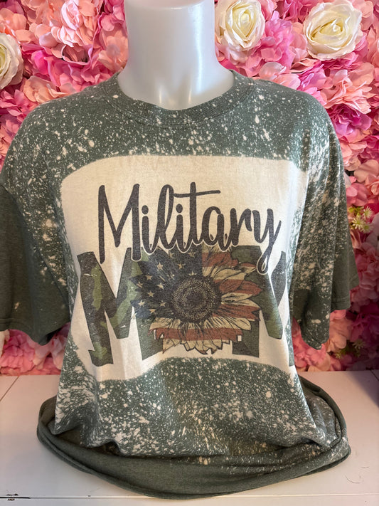 Military Mom - T-Shirt